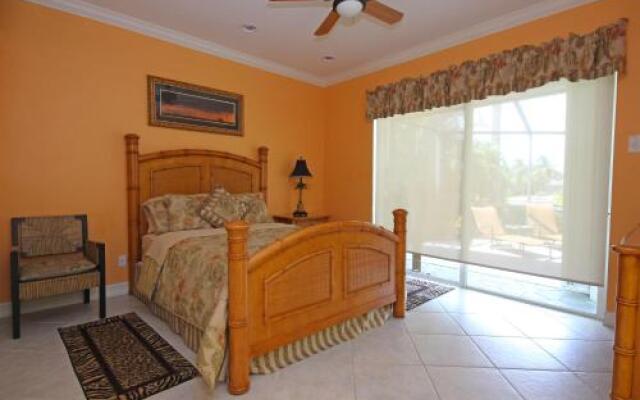 Waterfront Villa Id2621