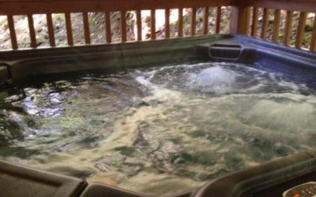 Smoky Bear Hideaway 4Br 2Ba Chalet