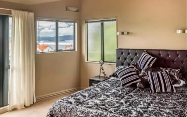 Stay Clifftop Chalet 1