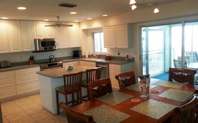 Jamaica Royale - 702 - 2 Br Condo