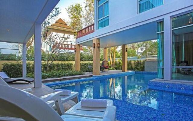 Jomtien Waree 8 - 6 Bedroom Pool Villa