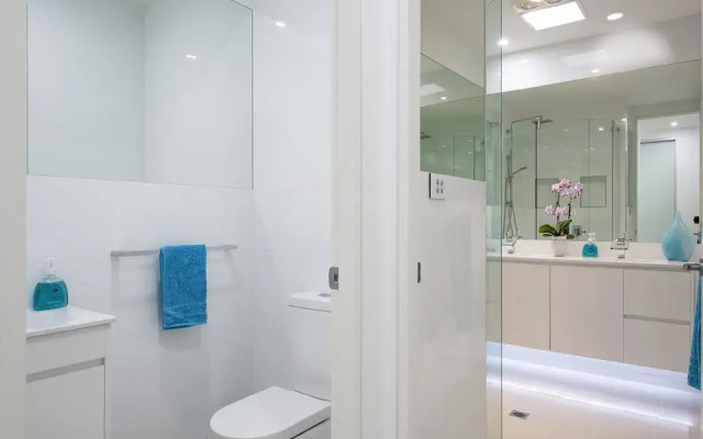 Stunning Waters Penthouse, Sandy Point Road, 46