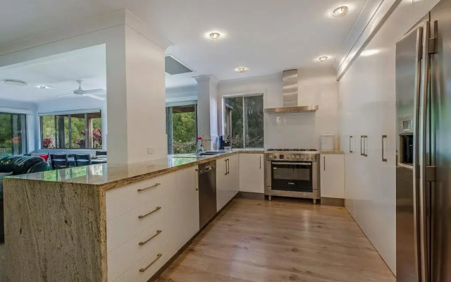 Coolum House, Pet Friendly
