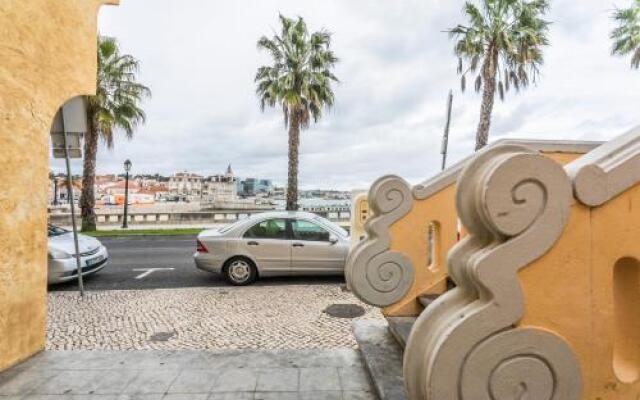 Feels Like Home - Heart of Cascais with Beach View