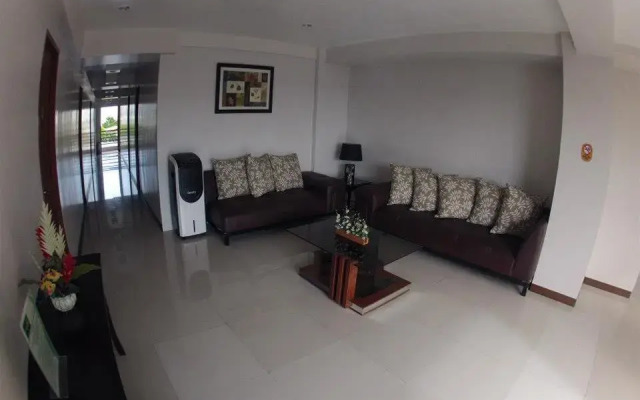 GraceHill EconoSuites Hotel