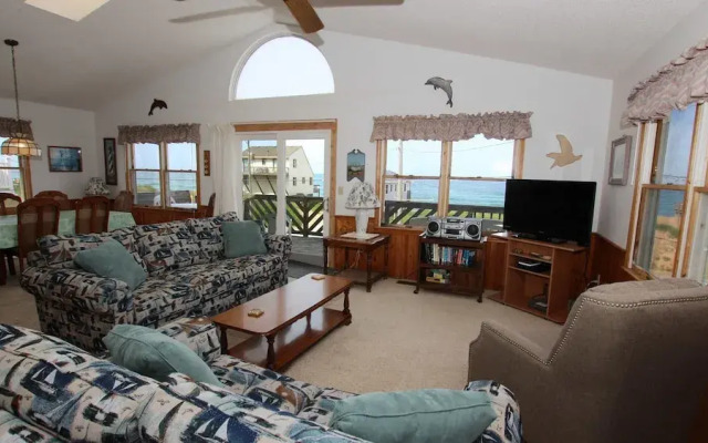 Dolphin Watch - 4 Br Home