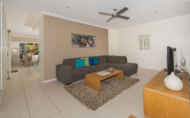 Boulder Bay Rd 28a - Fingal Bay