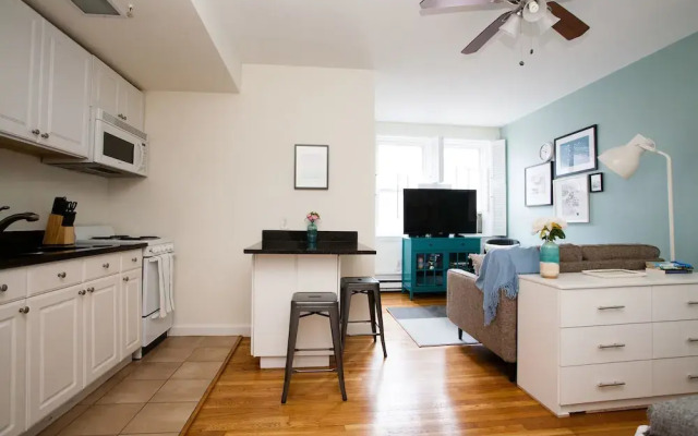 Modern Back Bay Suites by Sonder