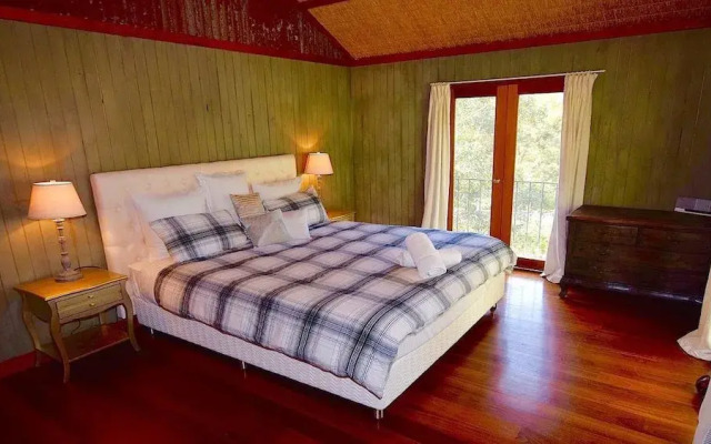 The Last Straw - Luxury Straw Bale House