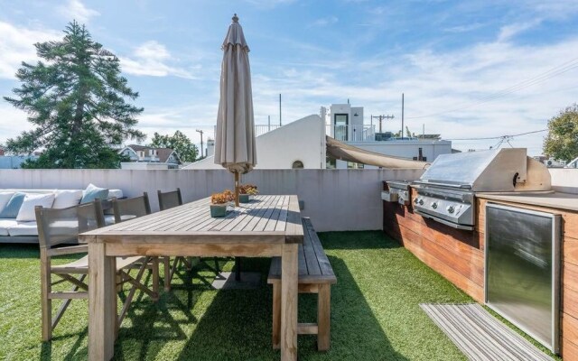 New Architectural House Rooftop Deck 3BD