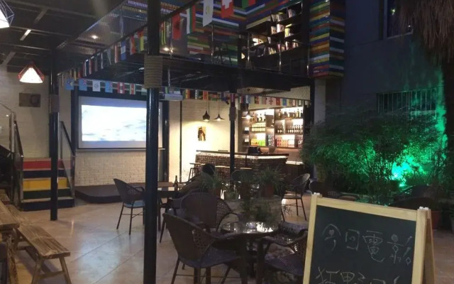 Rainbow Youth Inn (Xi'an Bell and Drum Tower City Wall branch)