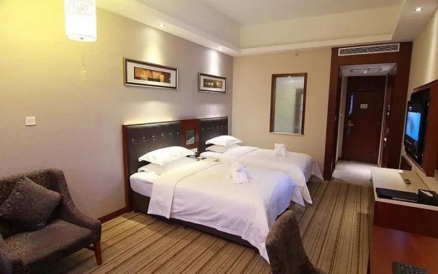 Yannian Tietong Hotel (Hehua Road Metro Station)