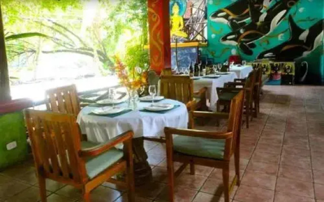 Hotel Roca Verde Beachfront