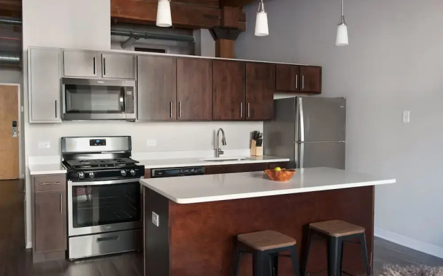 Bright South Loop Suites by Sonder