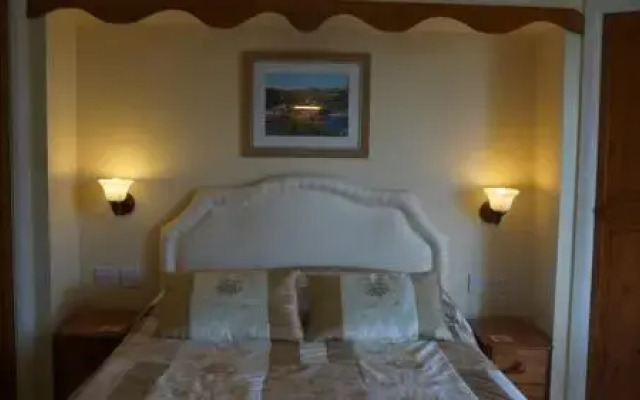 Poplars Hotel