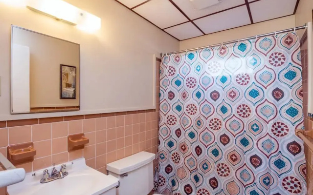 46th St Windjammer 104 1Br Condo