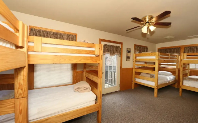 Cedar Falls 8 3 Br cabin by RedAwning