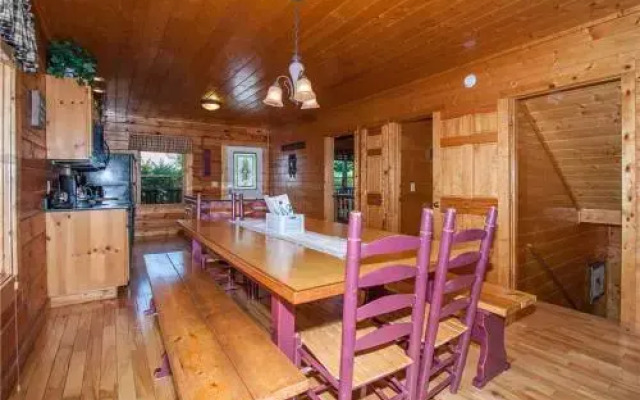 Smoky Mountain Retreat - Five Bedroom Cabin