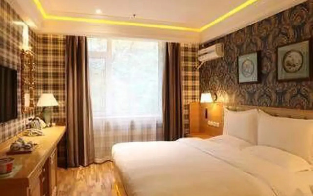 Chinese National Colors Hotel