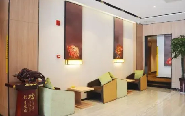 IU Hotel Shijiazhuang Xinji Shifu Street Branch