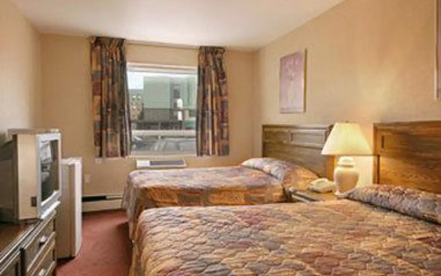 Super 8 Motel - Kingston