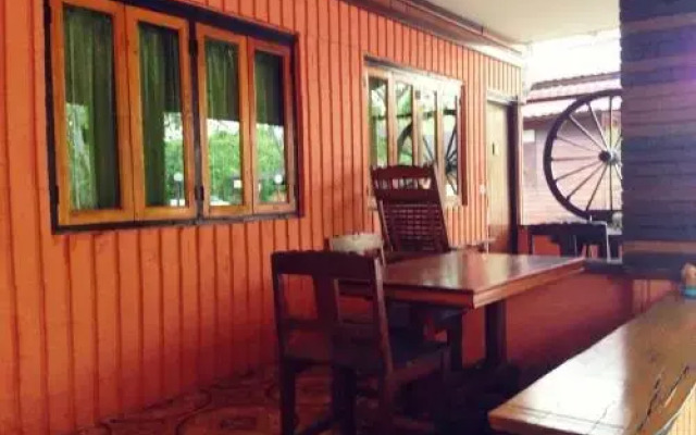 Baan Pak Ruen Rim Nam