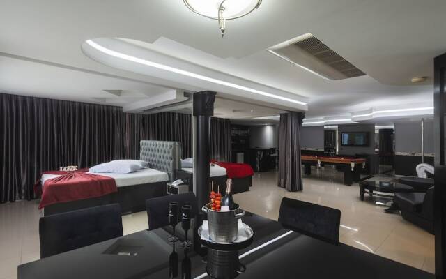 Motel 2001 - Adults Only