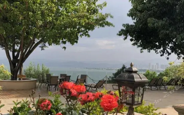 Dali Yilong Binhai Hotel