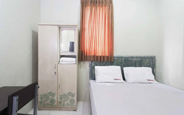 RedDoorz @ Pinang Tangerang