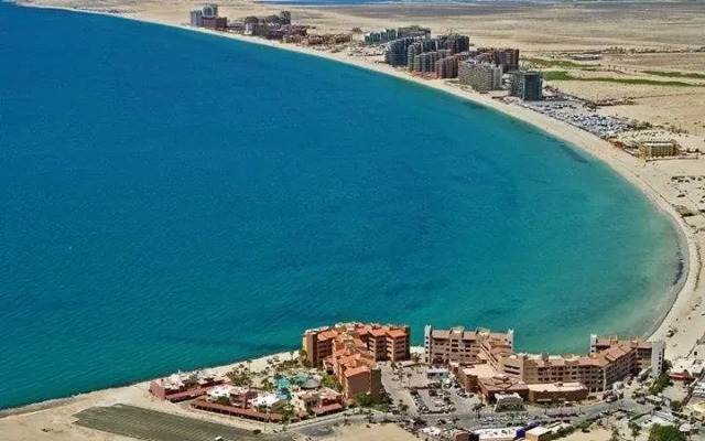 Vistas de Las Olas West by RedAwning