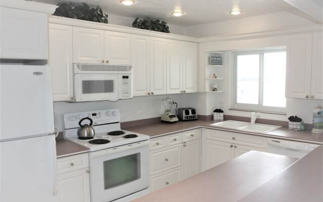 Jamaica Royale 602 - 2 Br Condo