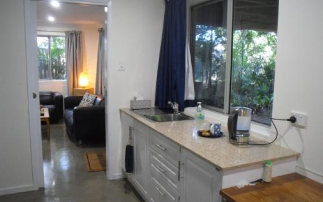 Decked out for a Fantastic Holiday - Winnett St, Woorim – Guest Rooms – Woorim