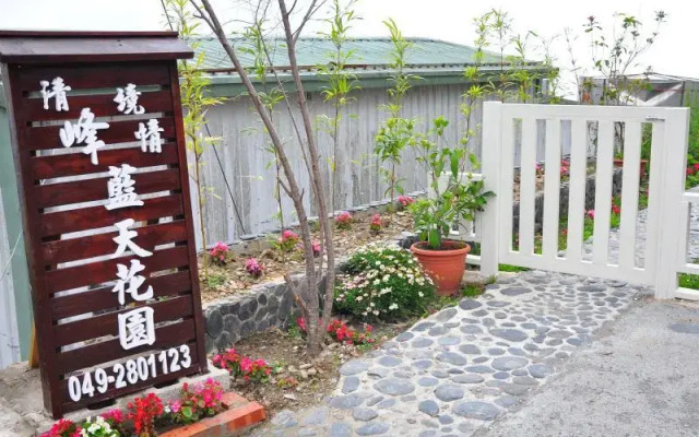 Julie's Garden - Skyhill Guesthouse