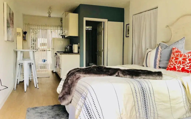 Venice Beach Apartment D - Only 1 Block to Beach