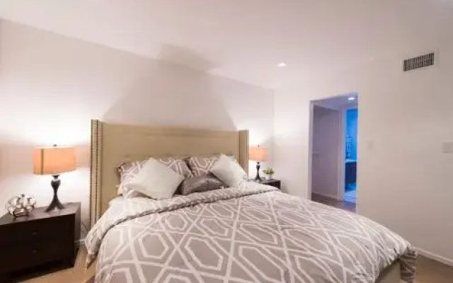 Bright 2BR near Old Town (#6) by WanderJaunt