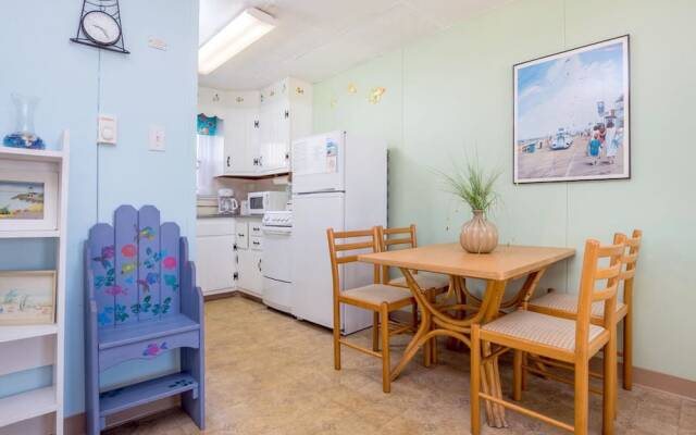 46th St Windjammer 106 1Br Condo