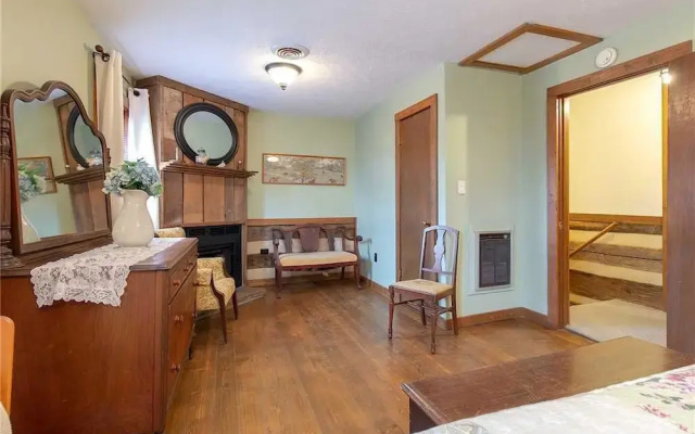 The Robins Nest - Two Bedroom Cabin