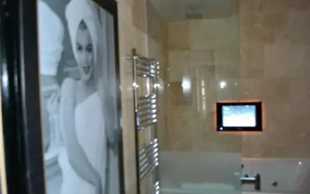 Signature Living Bold Street