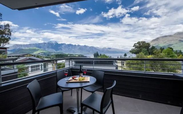 Stylish Queenstown Abode