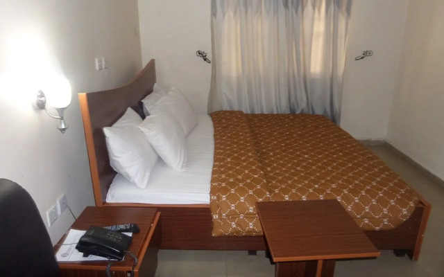 De-dominic Suites & Resorts Ltd