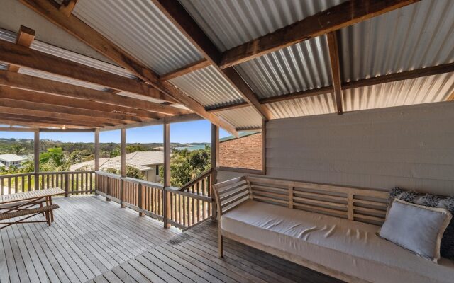 Emerald Seas Beach House - Ocean views