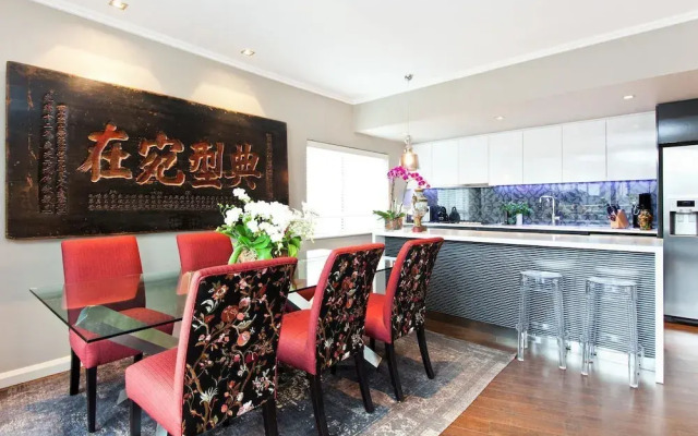 UM616 Sleek Split Level City Oasis in Ultimo