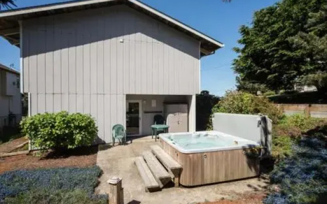 Captains Quarters - 3 Br home by RedAwning