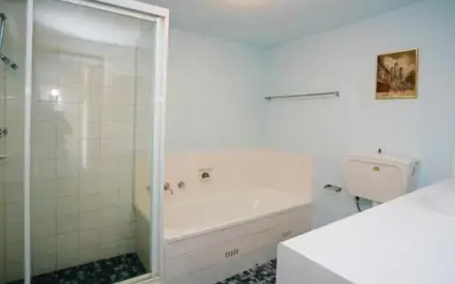 Ebbtide Unit 33 2 6 North Street