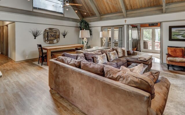 Pelican 7 by RedAwning