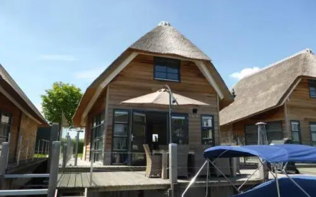 Nautic Rentals - Watervilla's Zuiderhoeve