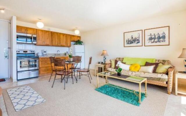 Waikiki Banyan 3411 Ocean View Free Parking