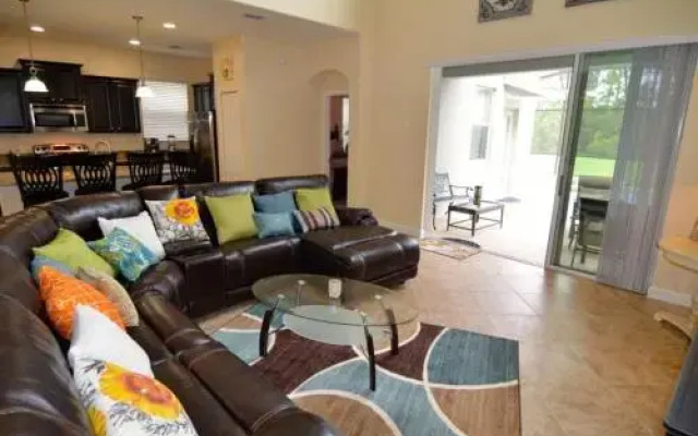 Paradise Palms by iHome Resort