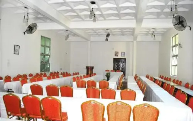 Garden Courts Hotel