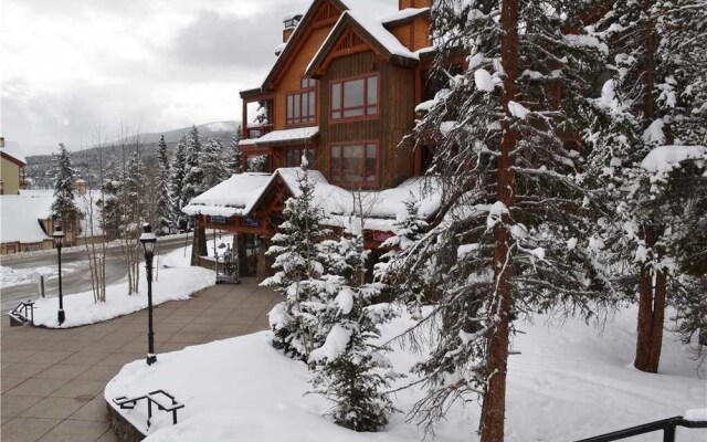 Riverbend Lodge Unit 120 by RedAwning